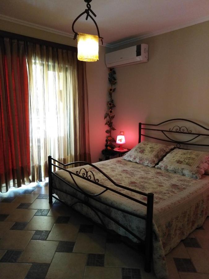 Down Town Luxury Apartment Sarandë Esterno foto